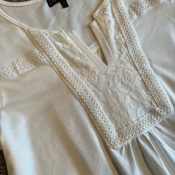 NEW WITHOUT TAGS - BUA//BUA Cream Colored Top w/Lace Detailing Size MEDIUM - Picture 5 of 9